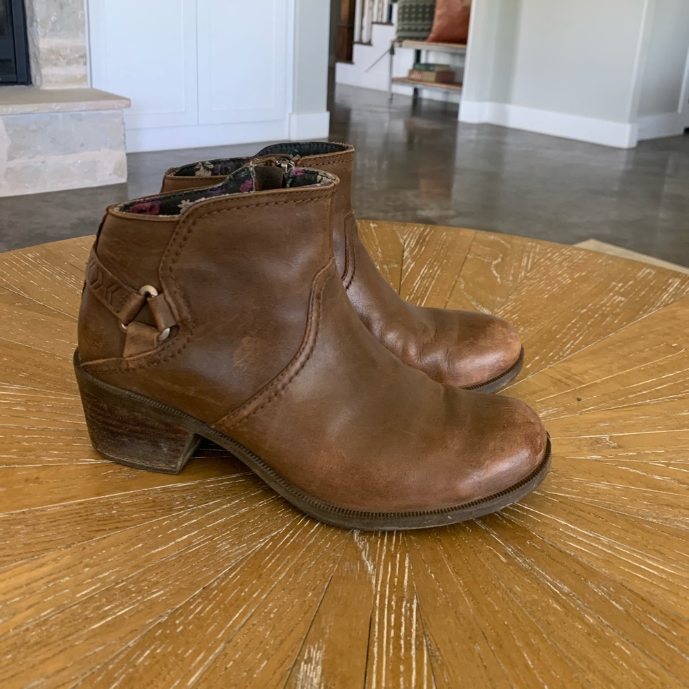 Teva Anaya Ankle Boot in Burlwood Size 8
